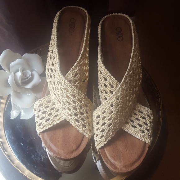 Shoes - Picture 4 of 4